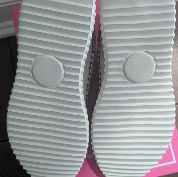 Corky's Adventure Sneakers - Picture 5 of 6